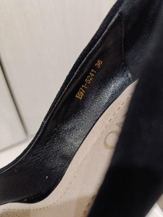 Продам замшевые туфли