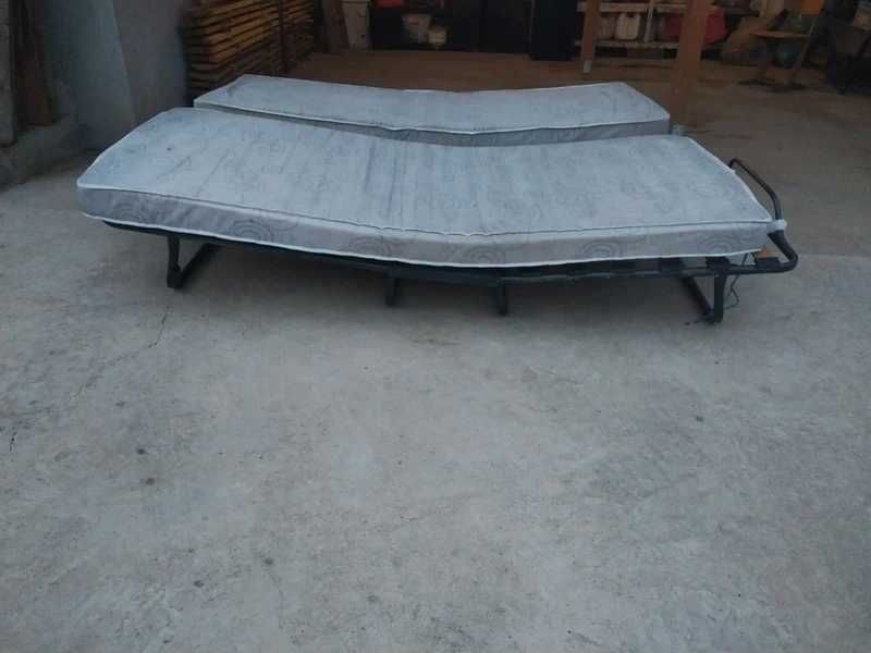 Două paturi pliante 190x 80 centimetri