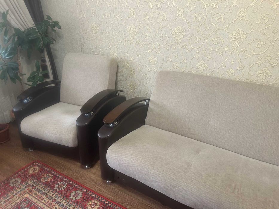Диван и одно кресло