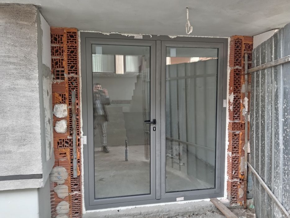 Изработка и монтаж на Ал. и PVC ДОГРАМИ комарници, щори и други