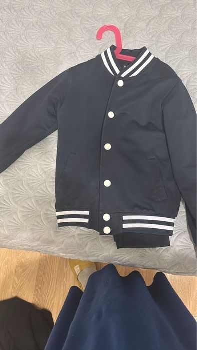 Продам бомбер тёмно синий. Универсальный.