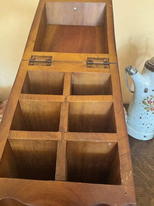 Стара  изискана кутия за пури от орехово  дърво