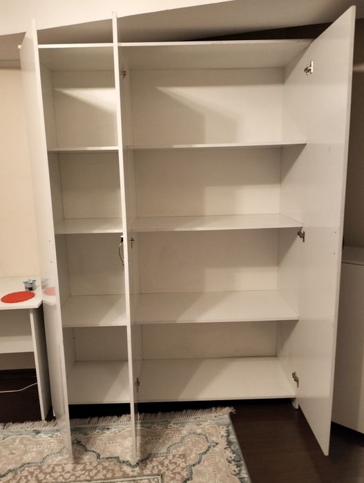 Продам шкаф, шифоньер, стол, трумбу.