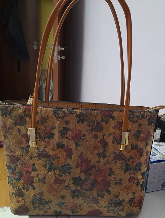 Продавам нови и използвани дамски чанти.