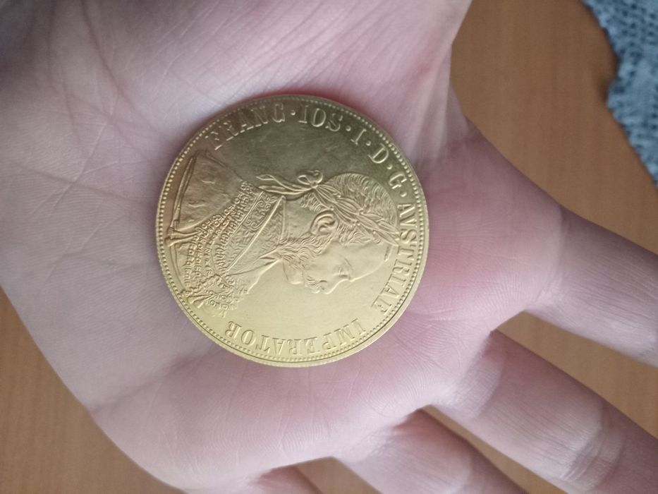 Vand monde placate cu aur de 24k.!Ies pe piatra !