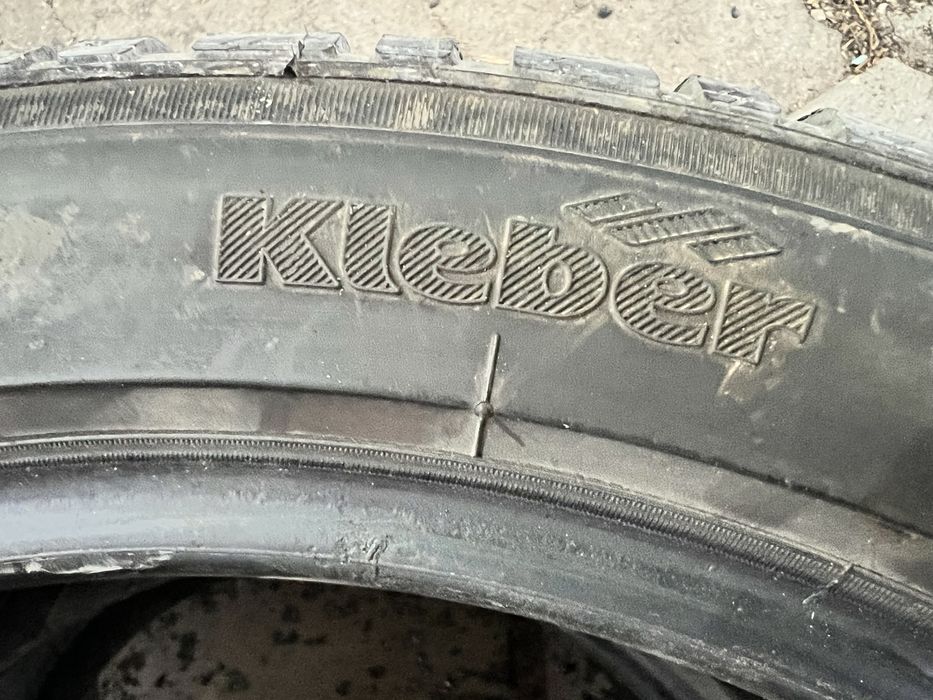 2бр всесезонни гуми 235-45-18