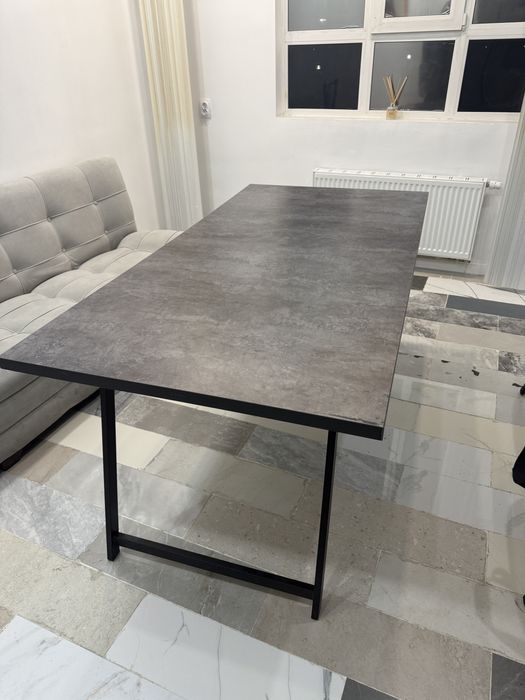 Диван и офисный стол