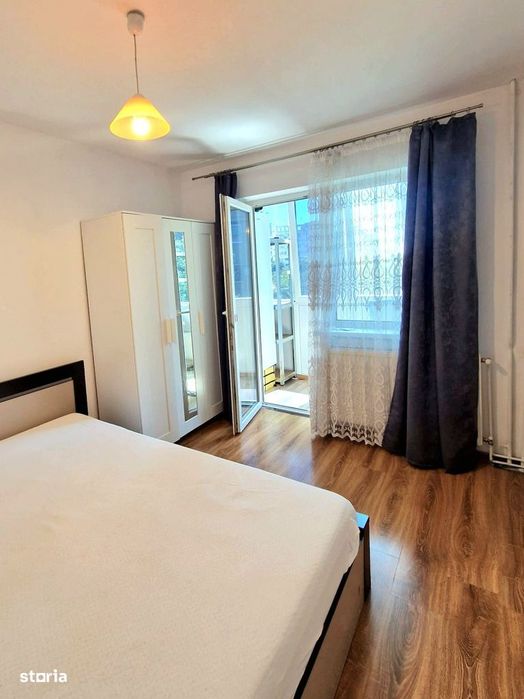 Apartament 3 camere, renovat, centrală proprie, etaj intermediar