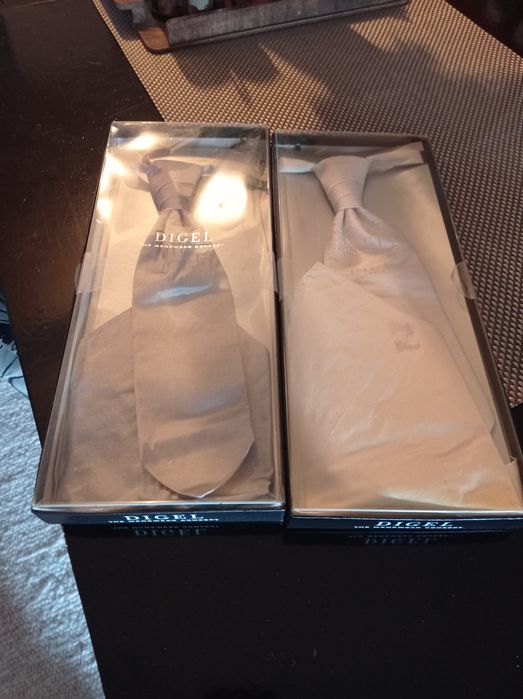 Digel set cravata cu batista rever,sigilate ,doua seturi germania