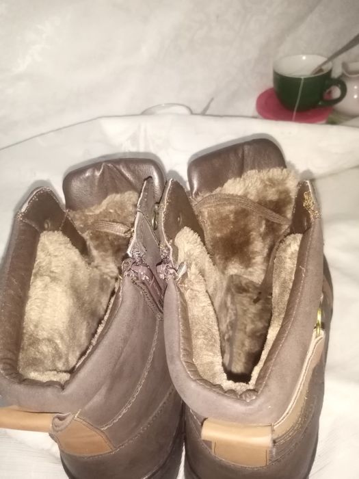 Продам обувь зимние ботинки