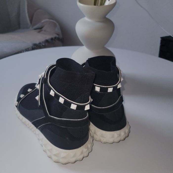 Обувки на Valentino