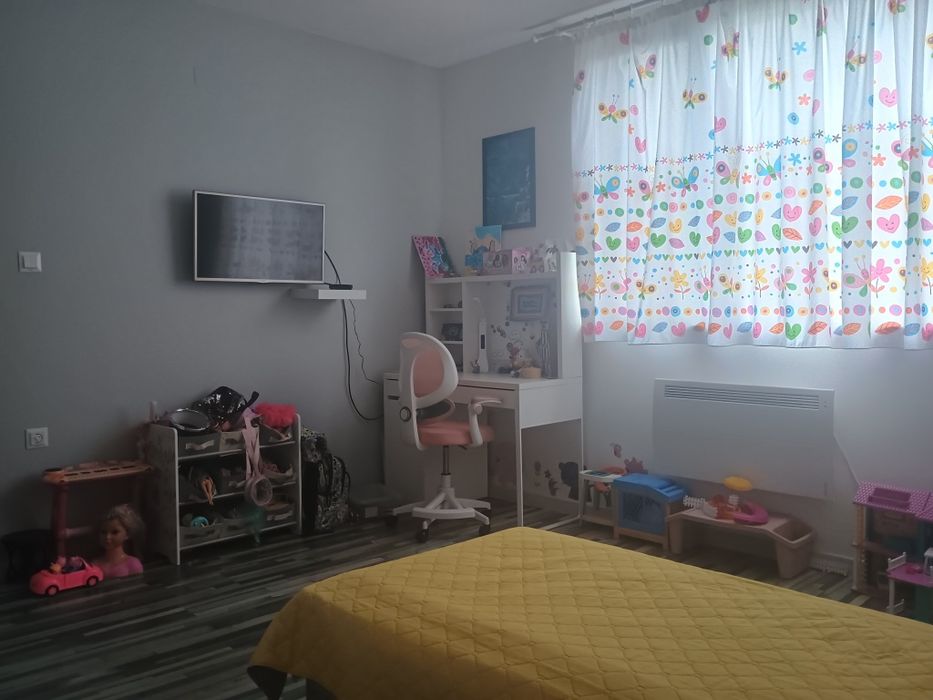 Продава от собственик тухлена къща в с.Леденик