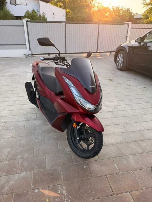 Vand Scuter Honda PCX 125 din 2021 cu doar 2800KM