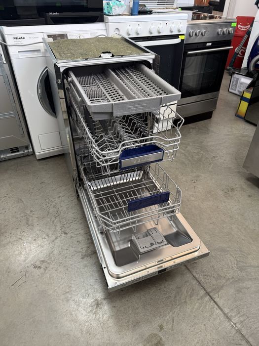 Съдомиялна машина за Пълно вграждане  Siemens 45/см