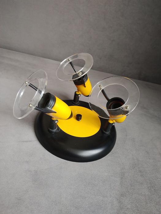 Спот за таван-троен