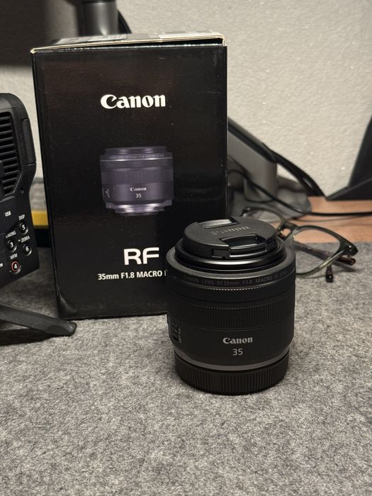 Canon RF 35mm f/1.8 IS Macro STM
