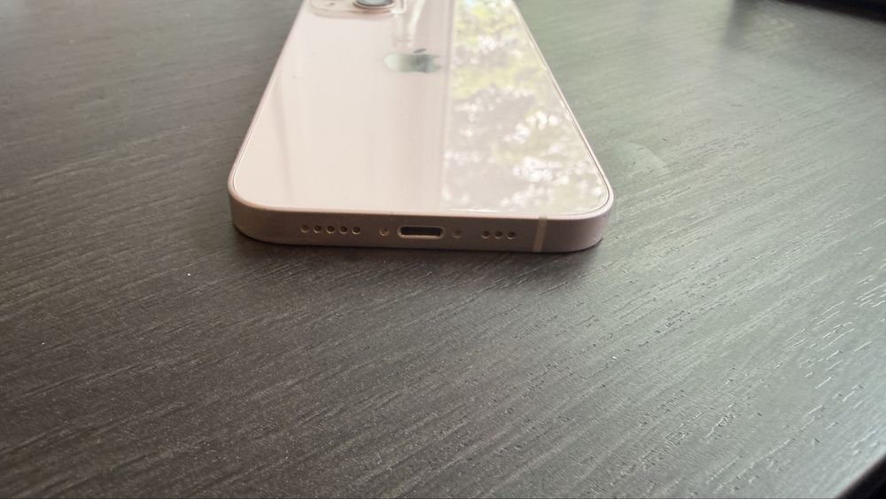Розов iPhone 13 128 GB - отличен