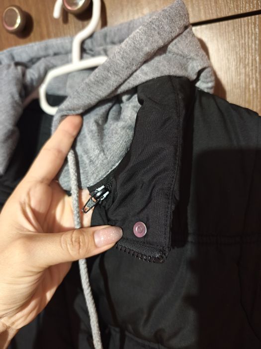 Черна грейка с качулка