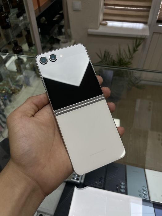 Samsung Z flip 5 5G