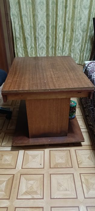 Отдам стол расклодной журнальный