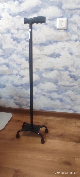 Трость четырех опорная