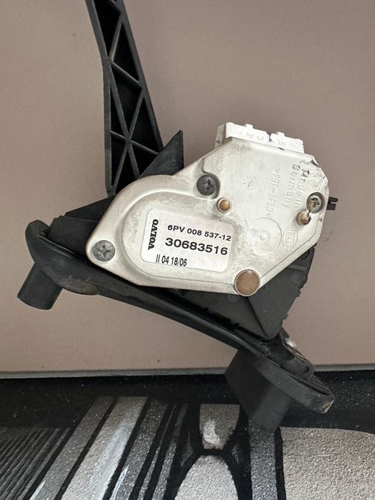 Pedala de acceleratie Volvo V70 S60 S80 30683516