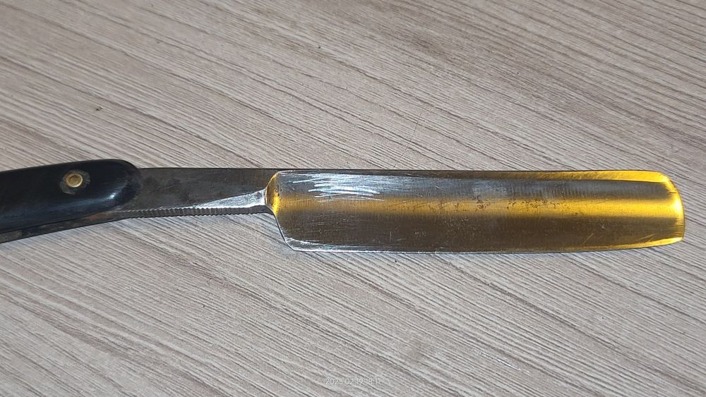 Продам бритву опасную с правкой.