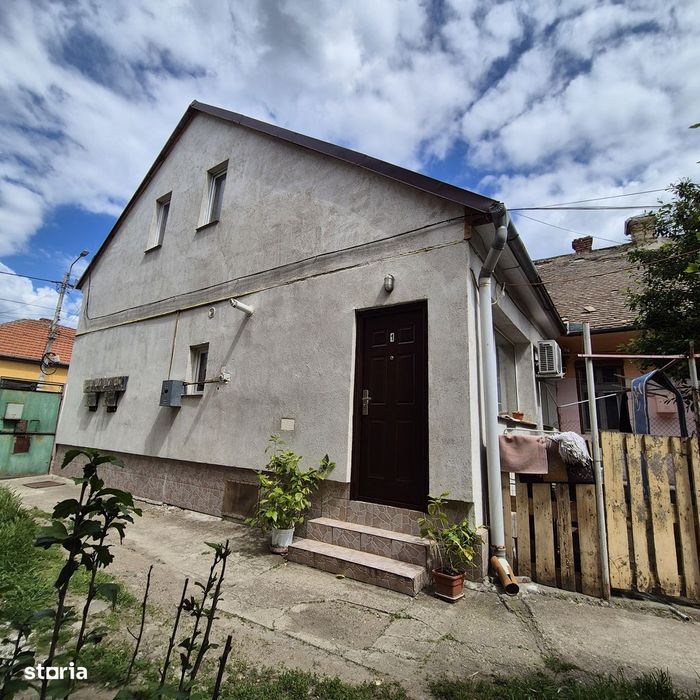 Apartament 3 camere la casa,Parneava