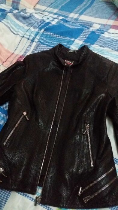 Продам   женскую  кожаную  куртку   почти  новая