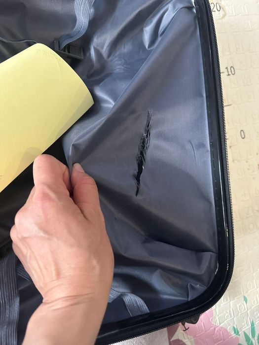 Чемодан с уценкой