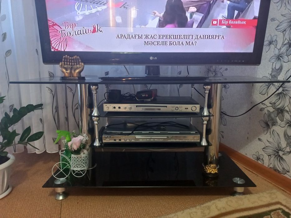 Продаётся тумба под Телевизор