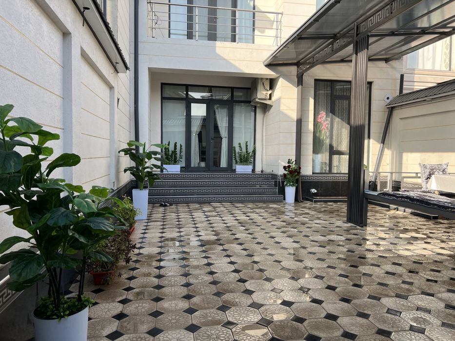 Продается 2 этажный дом, напротив 10 квартала