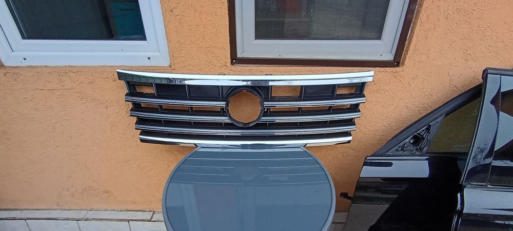 Grila radiator vw Touareg cod
