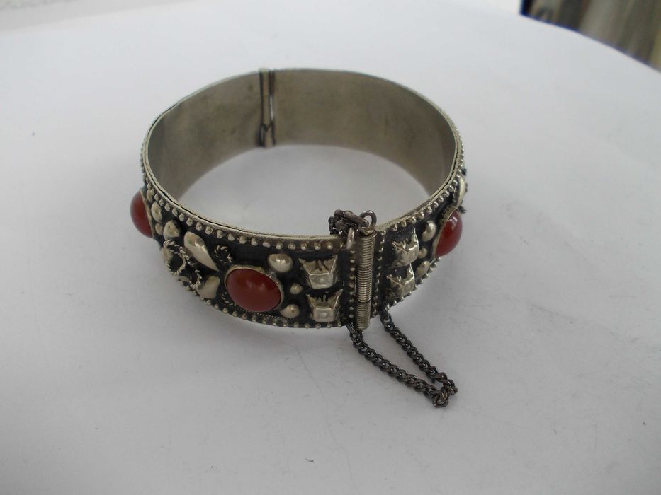 Bratara veche din alpacca cu pietre carneol