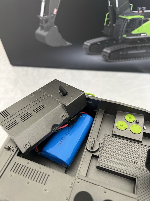 Игрушка радиоуправляемый экскаватор