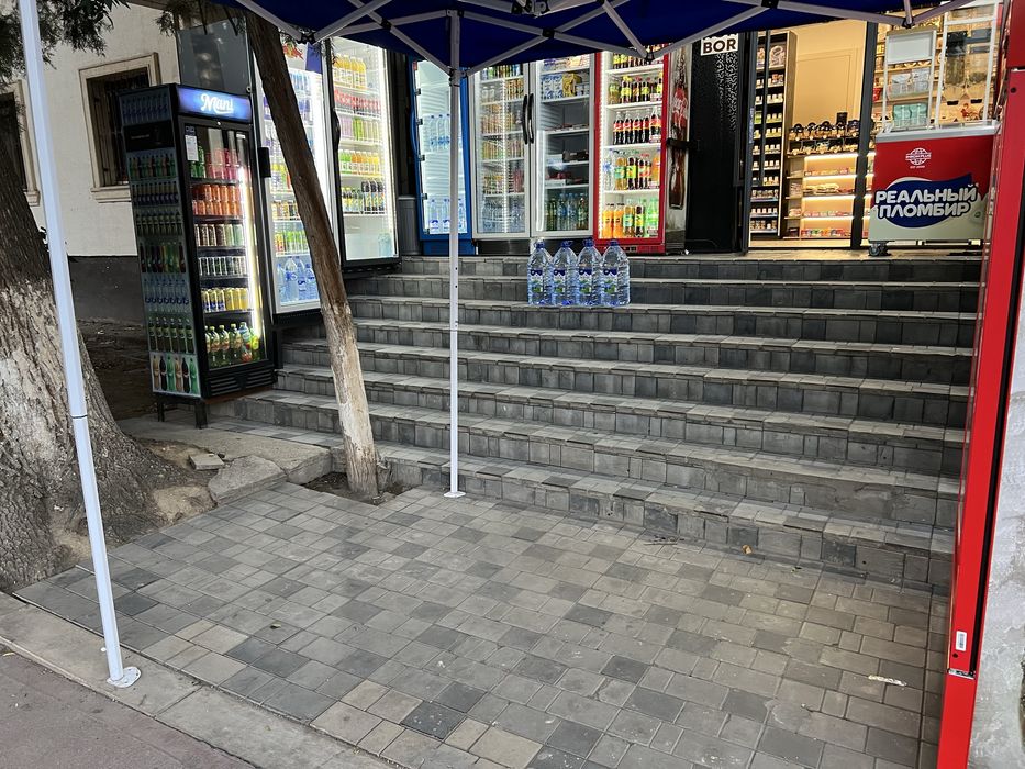 Ostanovka yonida tayyor naves osti ijaraga beriladi. Manzil: Farxadski