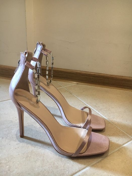 Дамски високи сандали с камъни