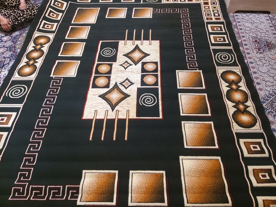 Elegant gilam sotiladi