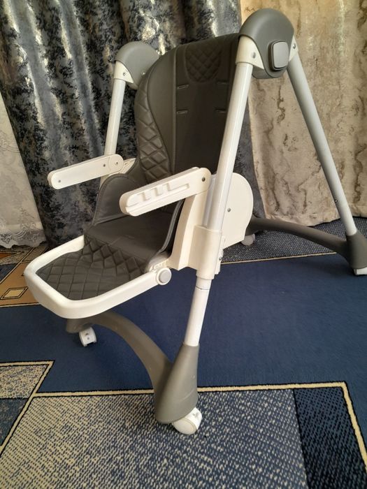 Продам стол детский кормление