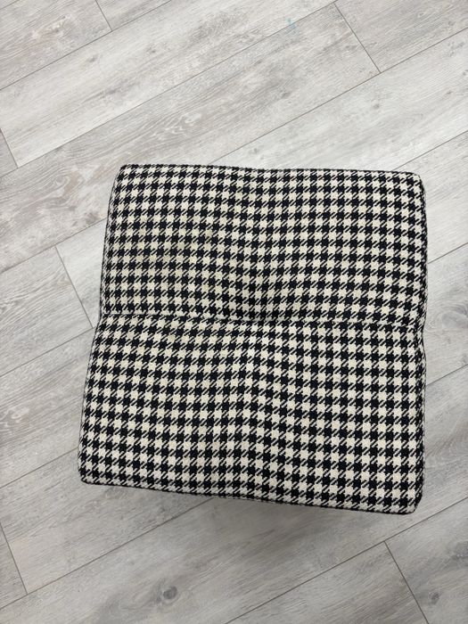 Очень красивый Пуфик в отличном состоянии