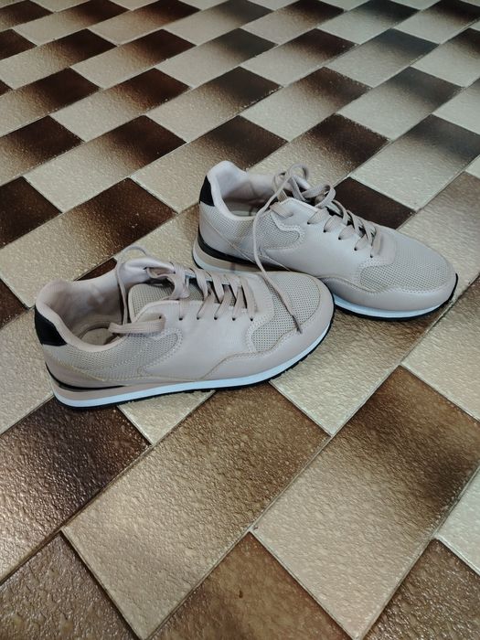 Маратонки  чисто нови дамски