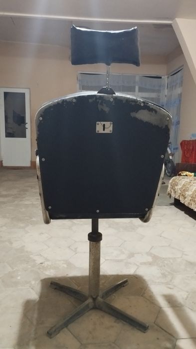 Парикмахерские кресло