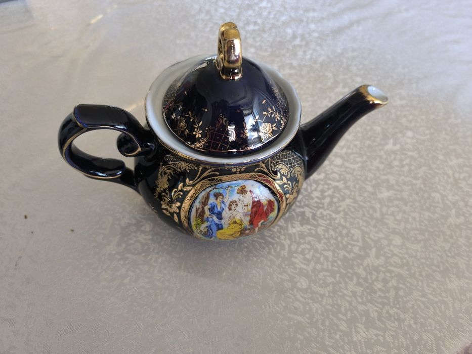 Chinni idishlar sotiladi