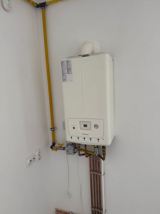 Apartament 2 camere decomandat ,complet renovat, acoperiș nou, cu pod.