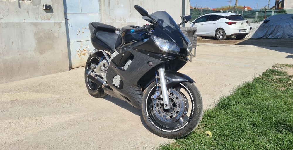 Vând Yamaha YZF R6