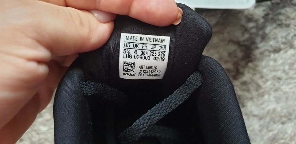 Маратонки Adidas женски 36.7