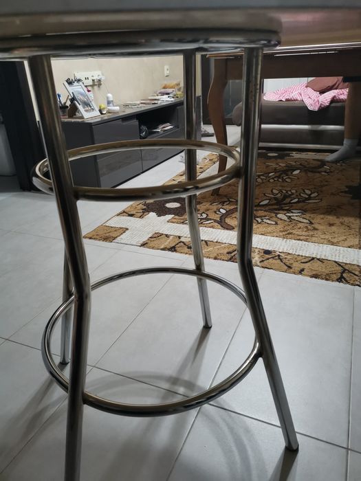 Продавам маса  много запазен