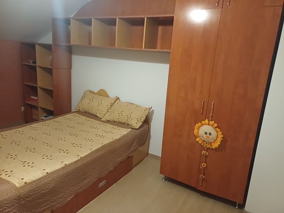 Mobilier cameră.