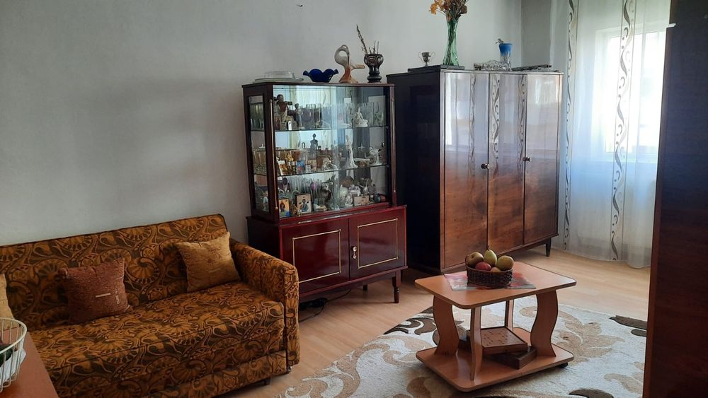 Vând apartament 3 camere decomandat zona Vișoi