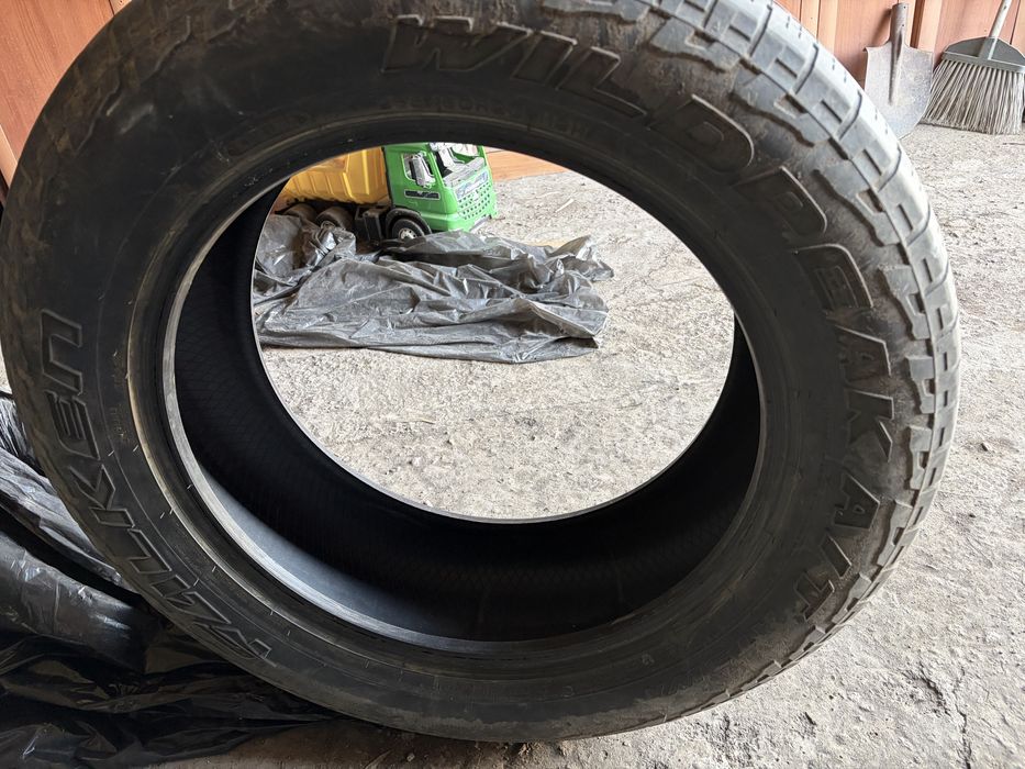 В продаже резина 265 60 R20 три баллона